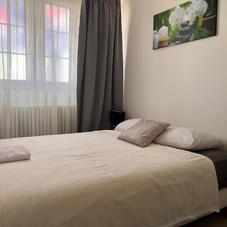 Budget Room Free Parking Праттельн Экстерьер фото