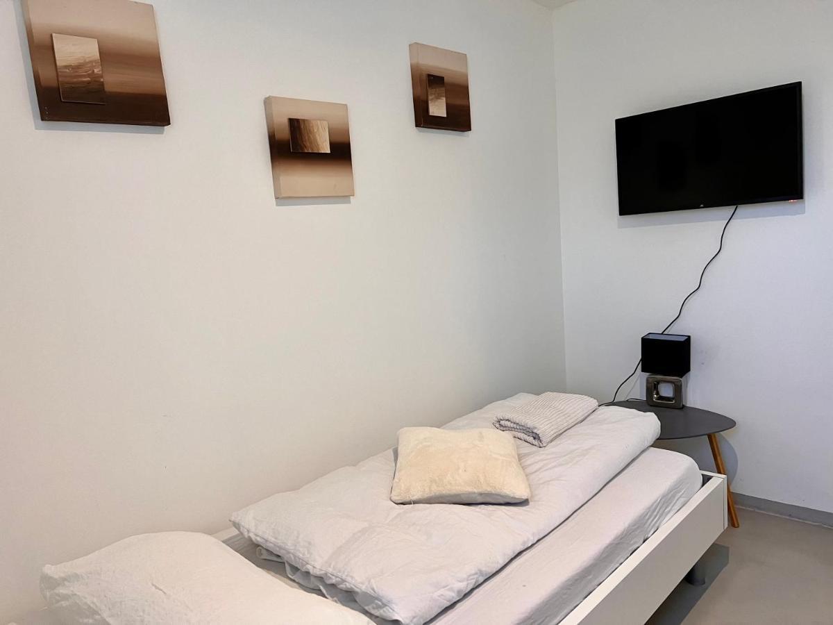 Budget Room Free Parking Праттельн Экстерьер фото