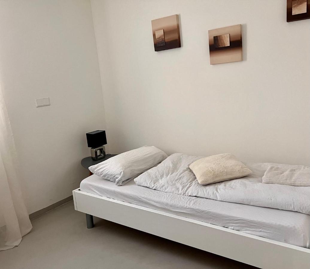 Budget Room Free Parking Праттельн Экстерьер фото